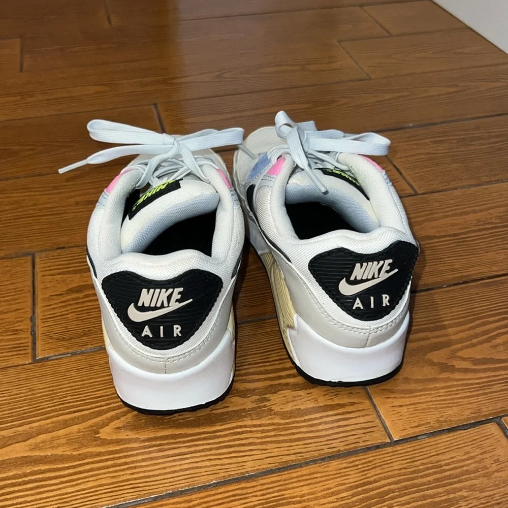 Nike Air Max 90 Sneaker - Picture 7 of 10